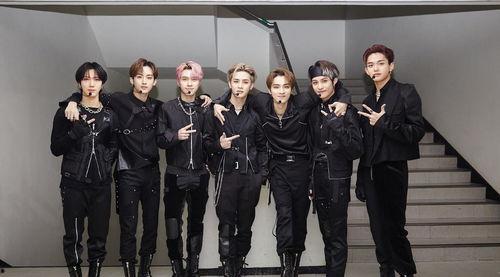 威神v最新爆料视频,揭秘神秘新曲及舞台造型大揭秘！